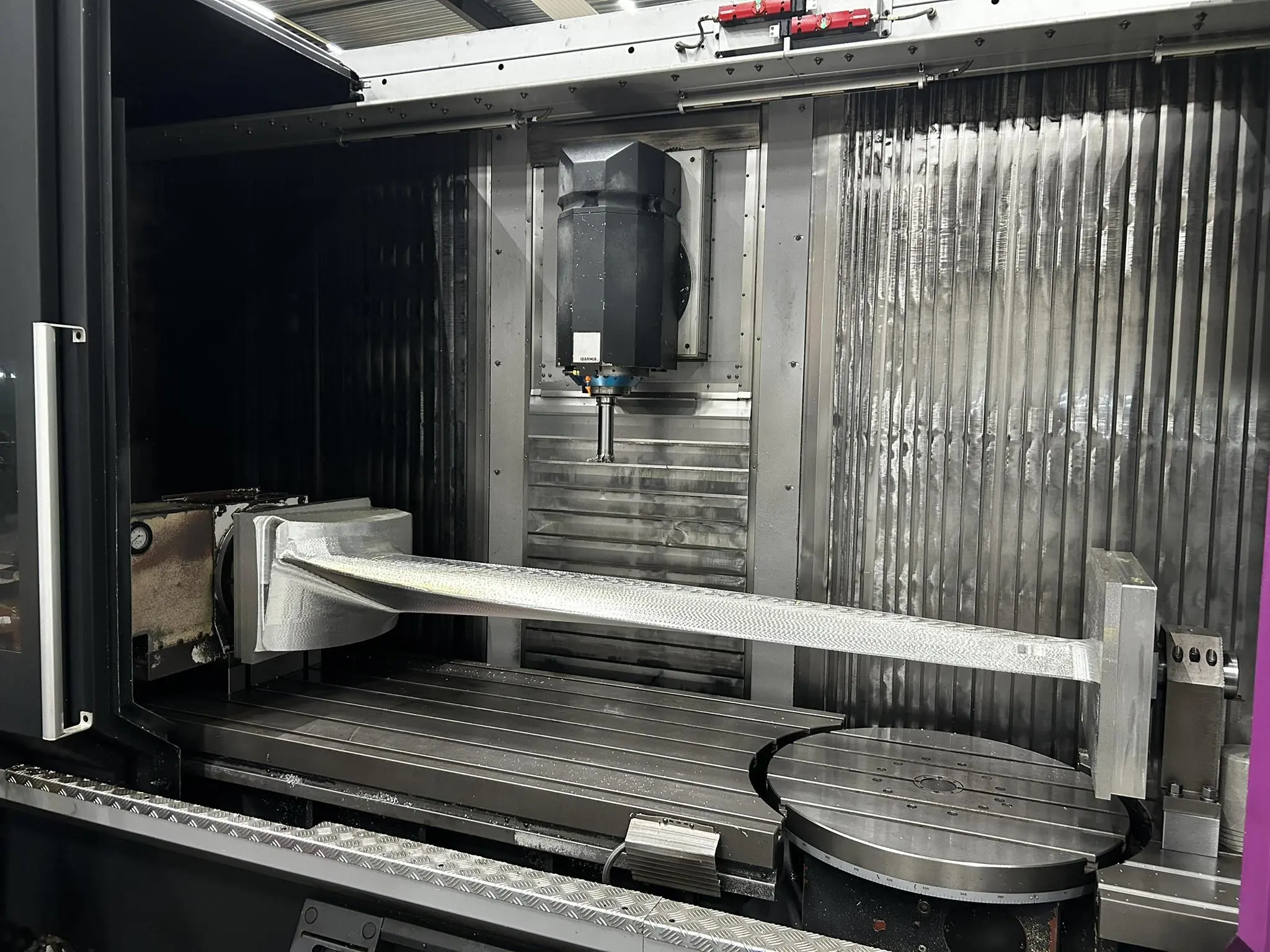 CNC-Bearbeitung eines Metallteils