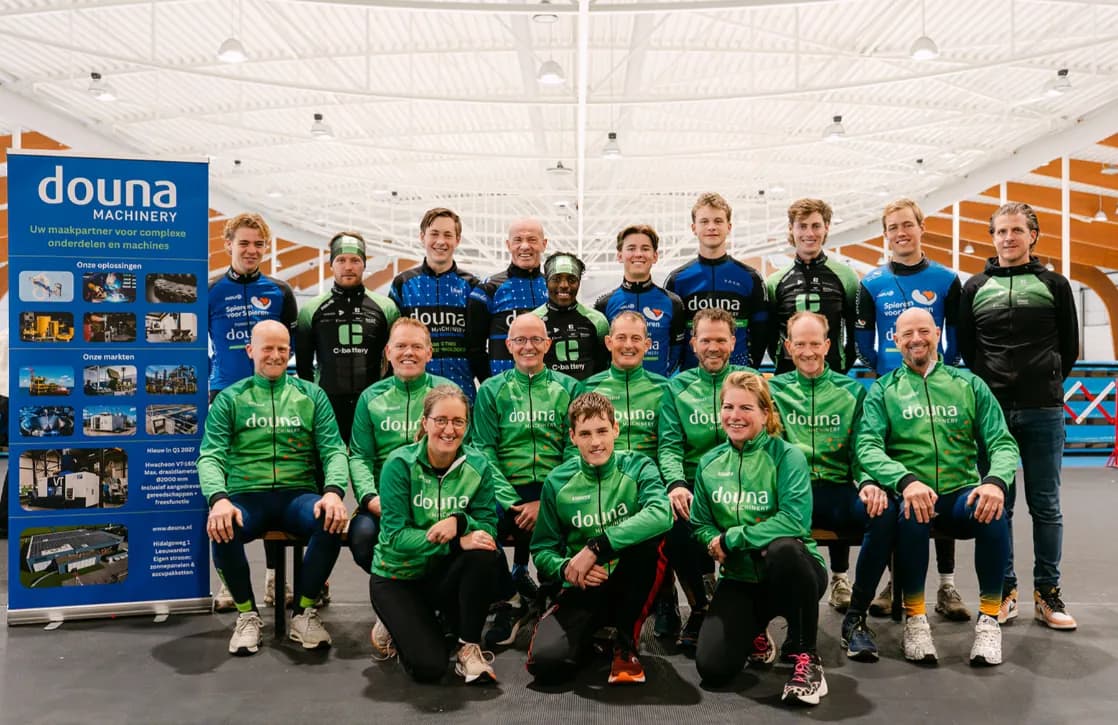 Marathon skaters and Weissensee team participants together on the ice at the Elfstedenhal.