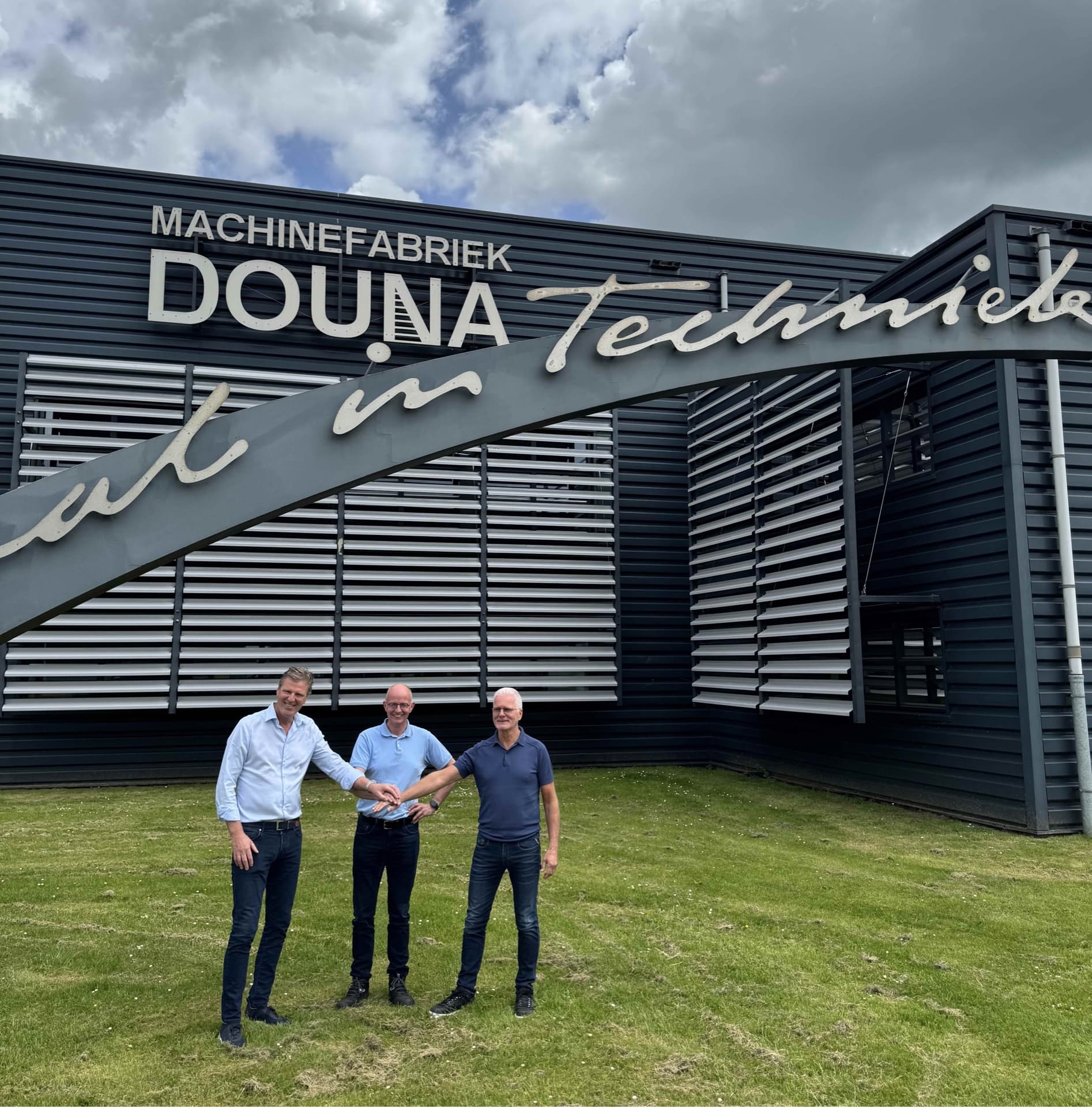 Drie betrokkenen bij de nieuwe groeifase van Douna voor het bedrijfspand