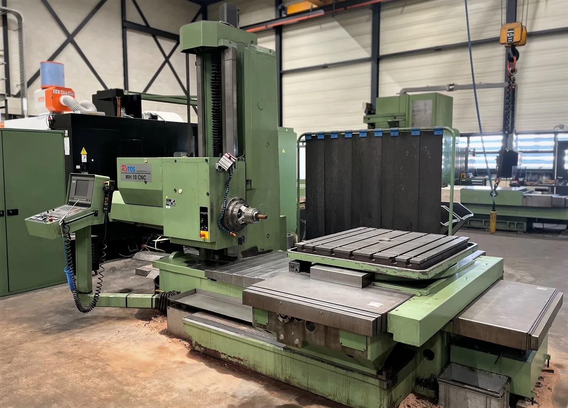 RE-TOS-WH-10-CNC-Bohrwerk in der Produktionsumgebung von Douna