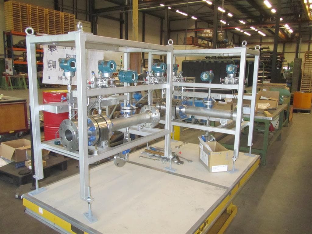 Twee ESMER Multi-Phase Flow Meters tijdens bouw en test bij Douna