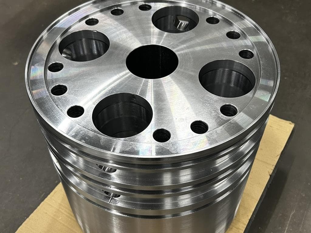 Groot precisiecomponent voor de vrachtwagenindustrie na draai- en freesbewerking