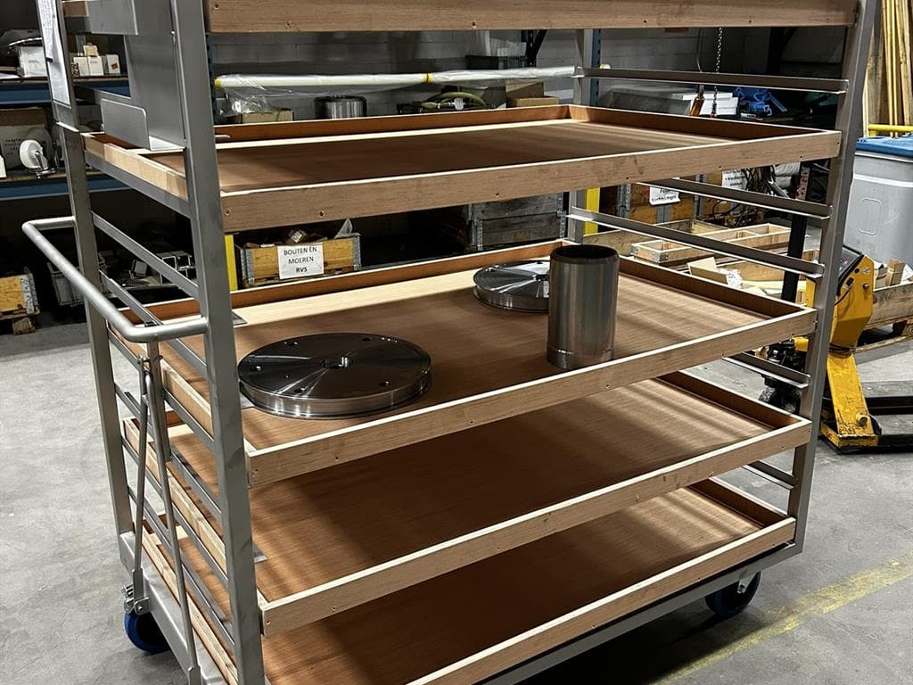 Custom transport and storage trolley for aircraft components